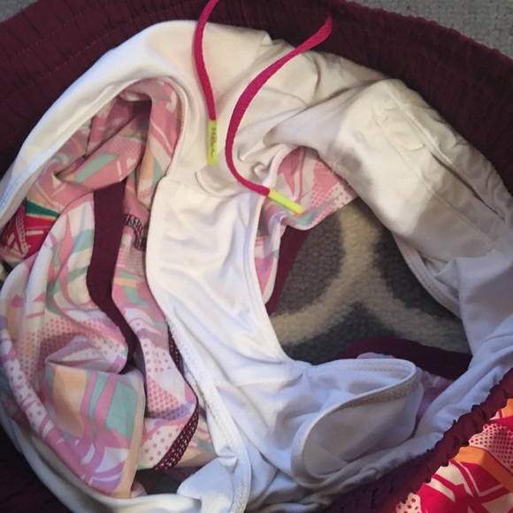 Under Armour Women’s shorts - Picture 4 of 4